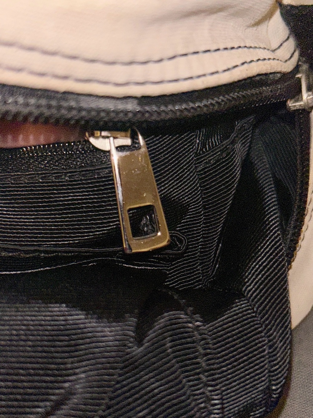 Bally BizzyB Leather Canvas Adjustable Shoulder Bag. LV Dog Charm included - Picture 12 of 13
